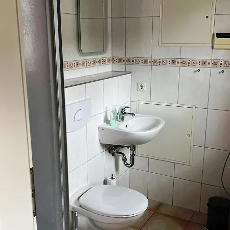 Doppelhaushaelfte, ツィングシュト